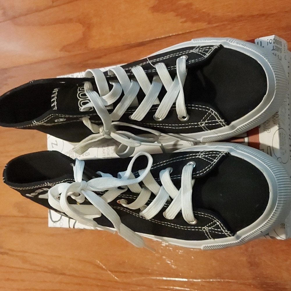 Peanuts Snoopy & Woodstock High Top Canvas Sneakers Youth Size 4 W/Box